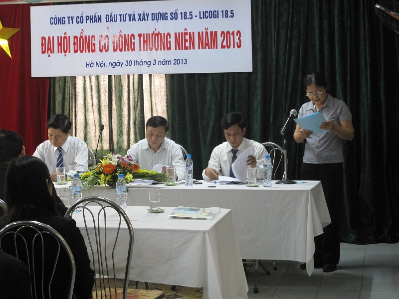 Đại diện BKS đọc báo cáo