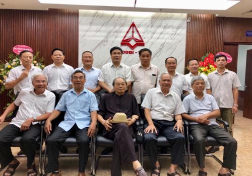 Tập thể CBCNV công ty Licogi 18.5 hân hoan khi chuyển về văn phòng mới.